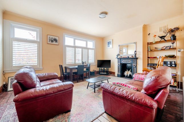 25B,, Carholme Road, London photo 3