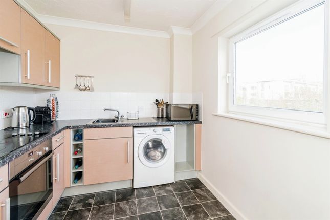 Flat for sale in Carpathia Drive, Southampton