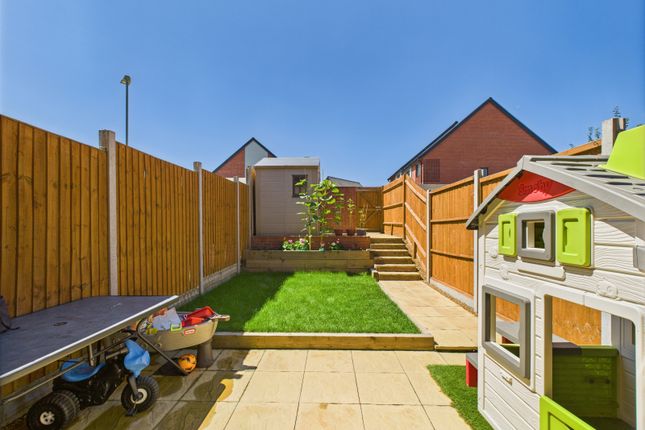 155, Bluebell Way, Whiteley photo 2