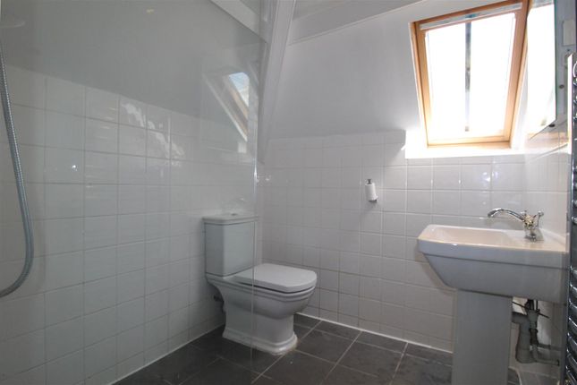 Flat 2, 1 Horn Hill, Dartmouth photo 5