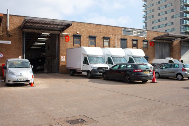 Light industrial to let in Thomas Road, London