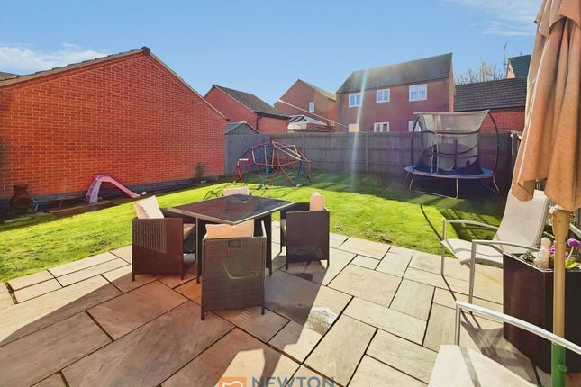 52 Debdale Way, Mansfield photo 3