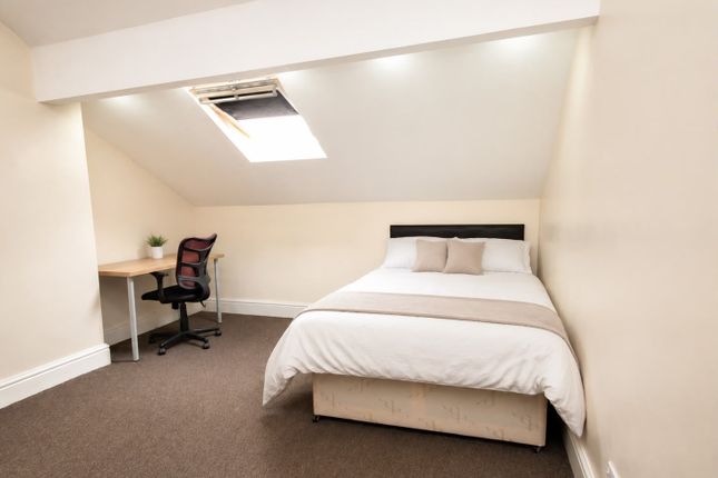 5 Carlton Road, Salford photo 5
