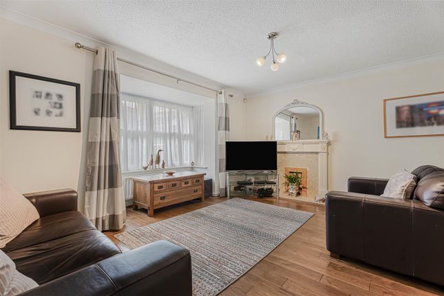 20, Hatfield Close, Sutton photo 2