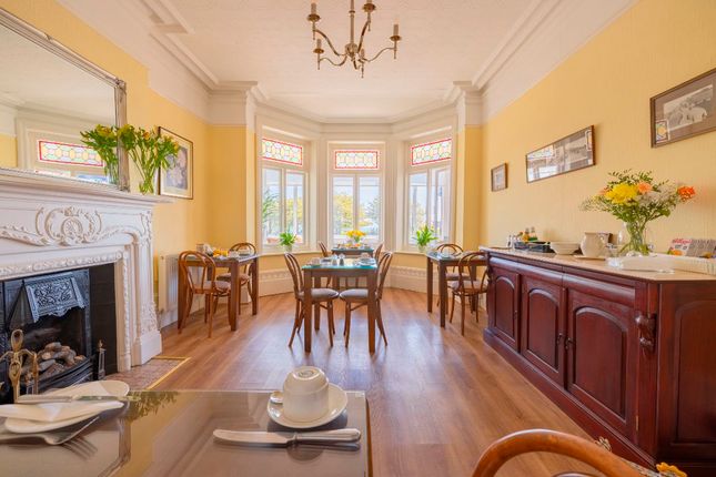 Breakfast Room