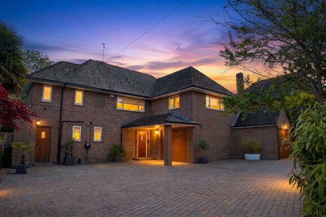 33 Middleton Road, Brentwood photo 4