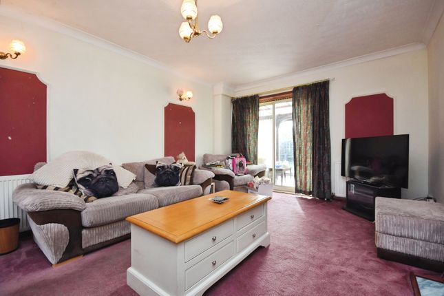 32, Silver Street, Witham photo 3