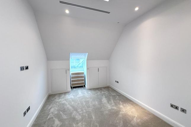 Flat to rent in Camlet Way, Barnet