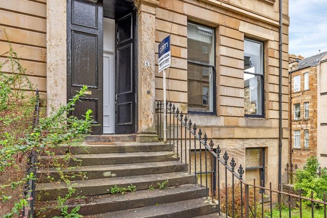 5-bed flat on Glasgow, £3,250/mo