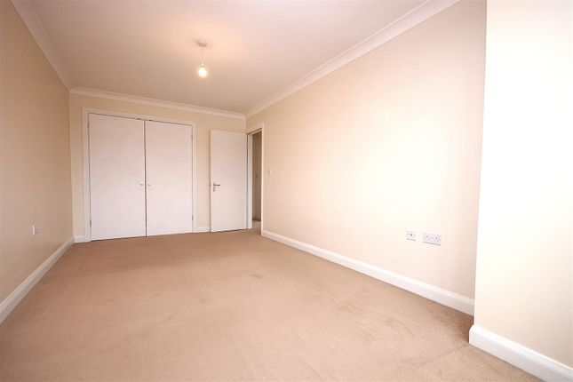 77, The Street, Ashtead photo 2