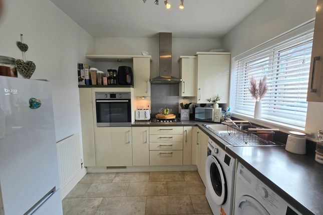 8 Lon Yr Ardd, Bridgend photo 3