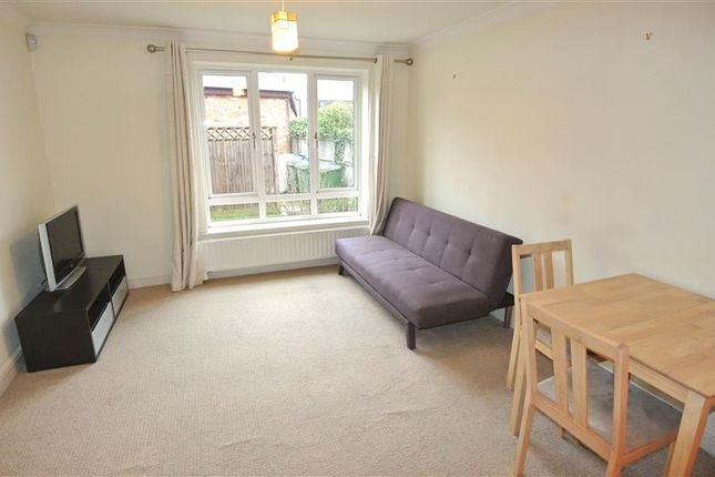 Flat 3 Balfour House, 5 Balfour Road, Weybridge photo 2