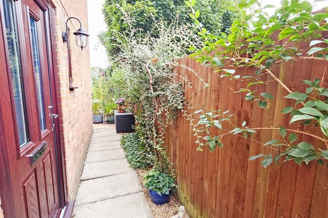 27, Pennine Close, Hereford photo 3