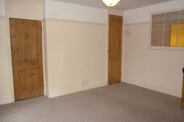 Flat to rent in The Waldrons, Croydon