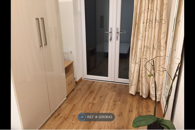 Thumbnail Flat to rent in Colin Gardens, London
