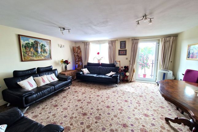7 Greyholme Court, Tilbury Close, Hatch End photo 2