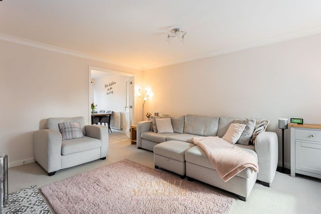 12 Hilda Dukes Way, East Grinstead photo 3