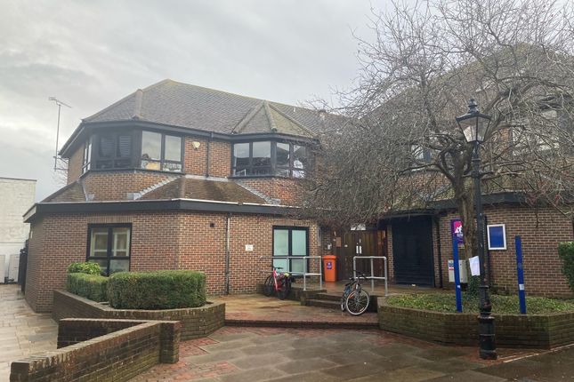 Office to let in Seymour House, The Courtyard, Wokingham