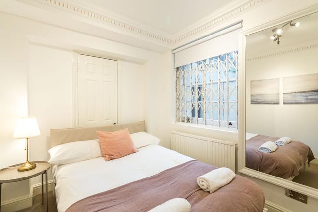 Flat for sale in Queen's Gate, London