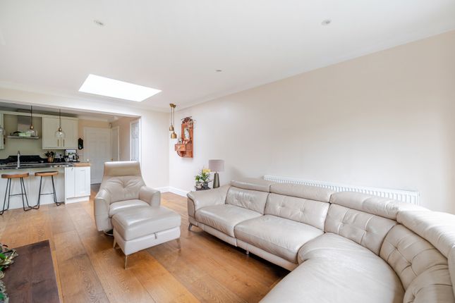 15, Grange Road, New Haw photo 4