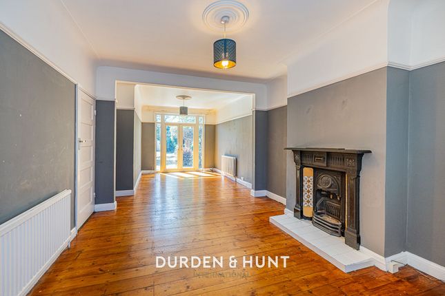 207 Snakes Lane East, Woodford Green photo 3