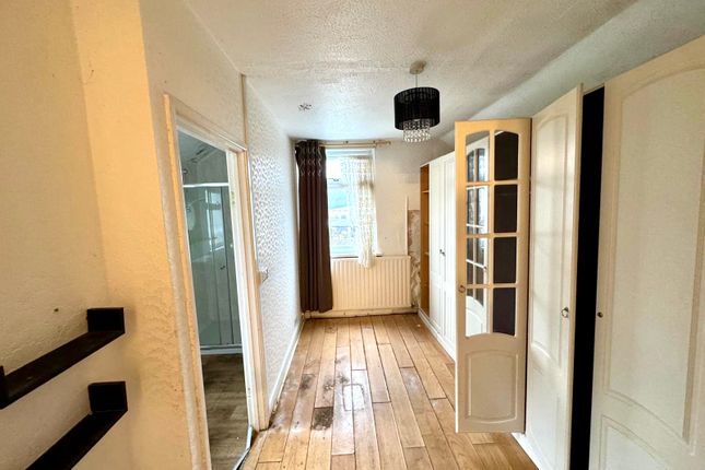 17 Garn Cross, Ebbw Vale photo 3