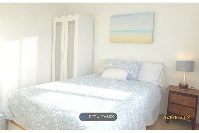 Staplehurst Court, Northcote Road, London photo 2