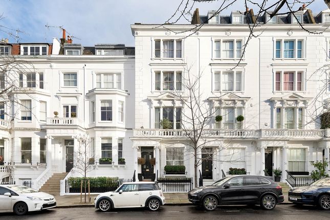 Thumbnail Flat for sale in Palace Gardens Terrace, London