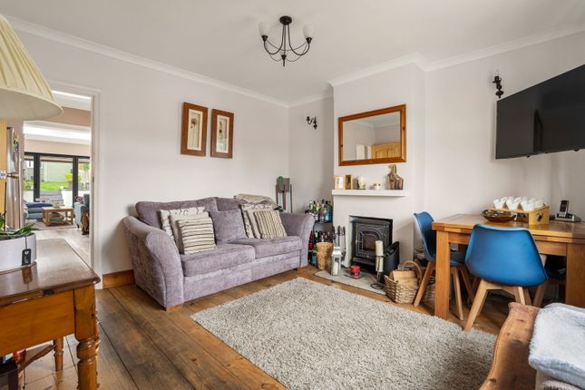 64, Beechen Lane, Tadworth photo 4