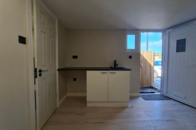 112, Montagu Road, London photo 4