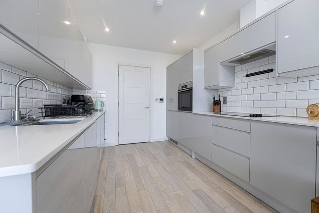 Flat 7, 4, Rose Hill, Sutton photo 3