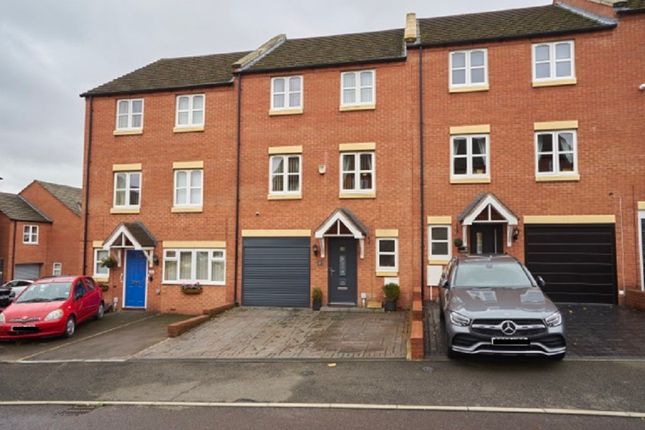 4-bed house on 27, Ragstone Close, Walsall, £315,000