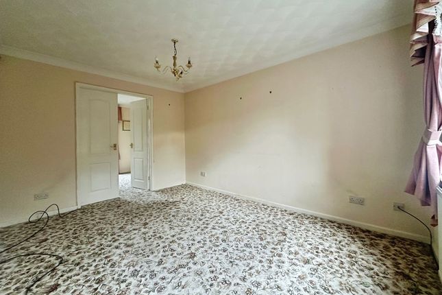 7, Copthorne Close, Heywood photo 3