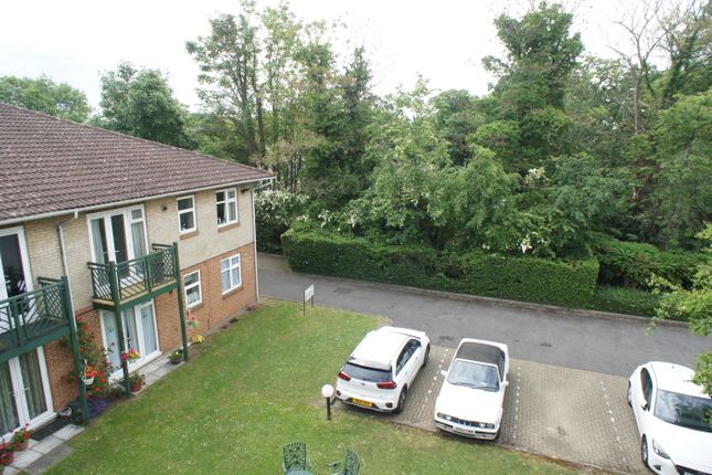 Flat for sale in Friern Barnet Lane, Whetstone