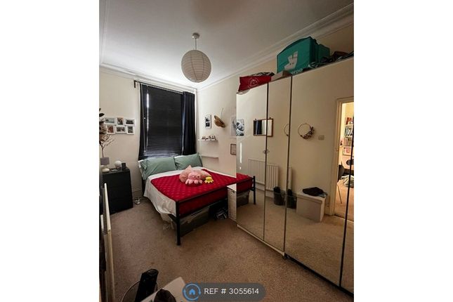 First Floor, St Stephens Avenue, Shepherds Bush, London photo 5