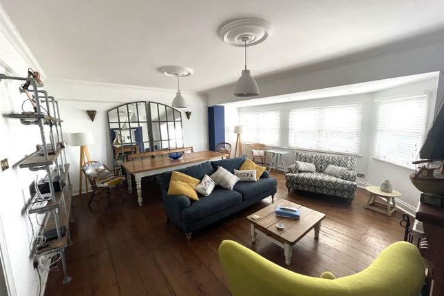 Flat 2, 9/10, Victoria Parade, Broadstairs photo 2