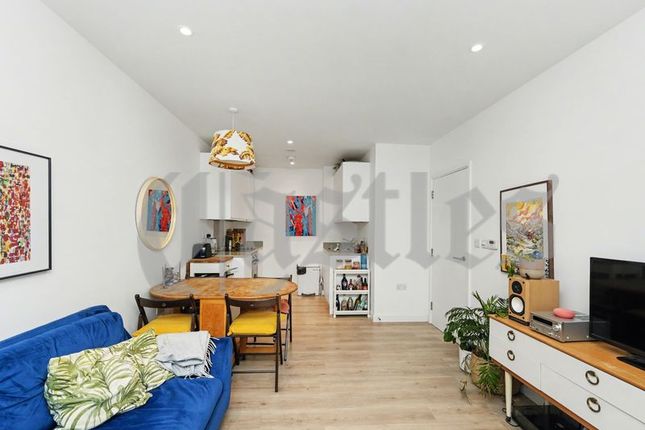 flat 8 Opal house, Apple Tree Road, London photo 2