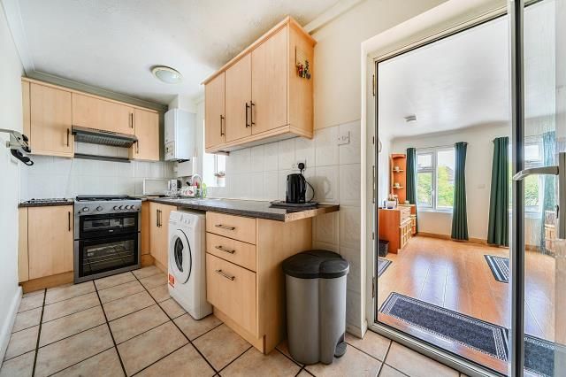 11, Hilton Road, Banbury photo 4