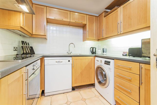 7, Chatsworth Court, London photo 2