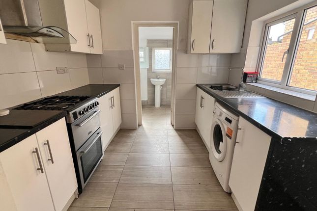 3 Bed Terraced House To Rent Nelson Street, London E6