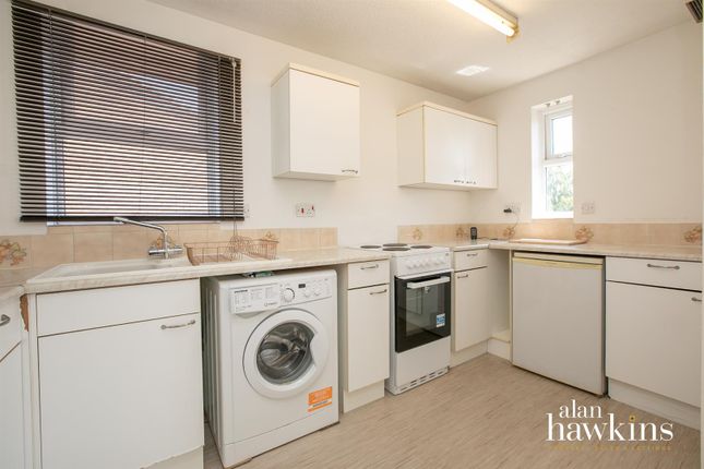 31, Victoria Drive, Lyneham photo 4