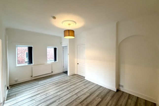 123, Lumb Lane, Manchester photo 2
