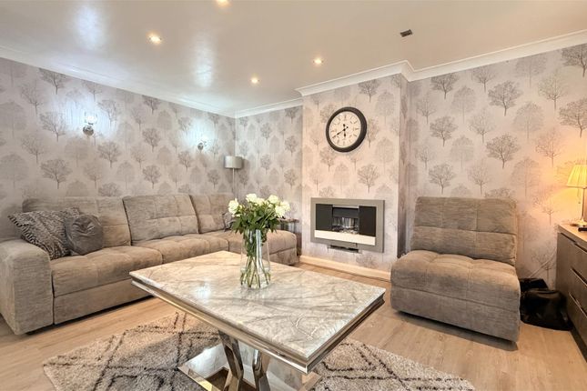 19, Mayfield Road, Farnborough photo 3