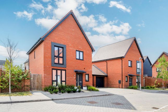 3-bed house on 2 Paddock Way, Crowthorne, £575,000