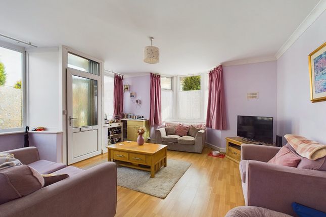 84, Robinhood Street, Gloucestershire photo 2