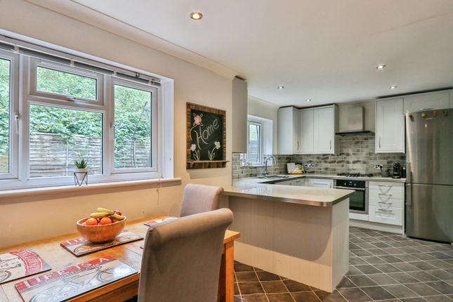 11, Audemer Court, Hampshire photo 3