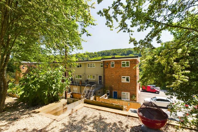 Thumbnail Maisonette for sale in Queens Court, Brimscombe, Stroud, Gloucestershire