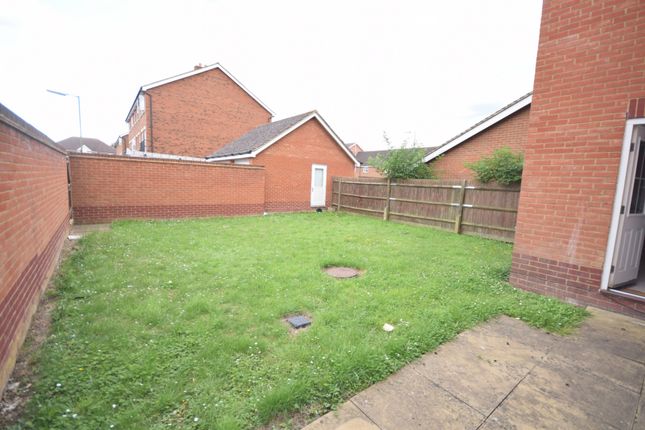 Terraced house to rent in Cunningham Avenue, Hatfield