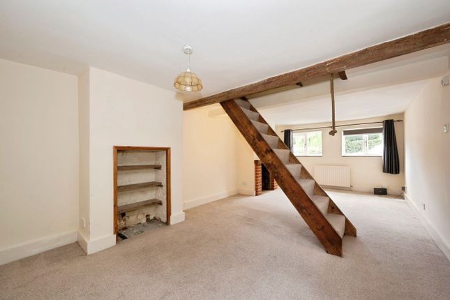 7, Station Road, Farnham photo 4