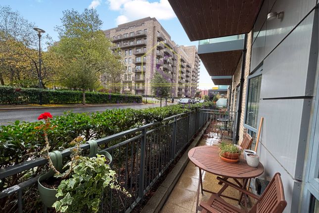 1-bed flat on Beaufort Square, Greater London, £305,000